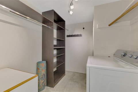 Купить кондоминиум в Венеция, Флорида 6 комнат, 93.09м2, № 1901041 - фото 23