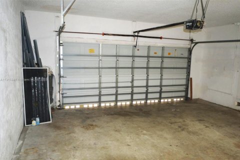 House in Homestead, Florida 4 bedrooms, 216.09 sq.m. № 1971543 - photo 29