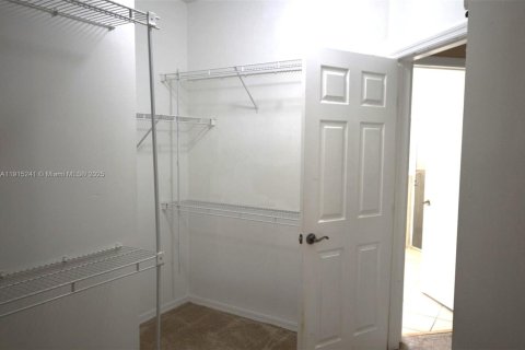 House in Homestead, Florida 4 bedrooms, 216.09 sq.m. № 1971543 - photo 17