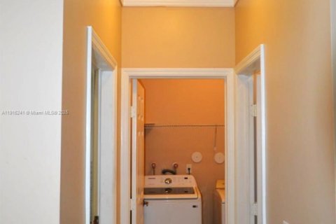 House in Homestead, Florida 4 bedrooms, 216.09 sq.m. № 1971543 - photo 10