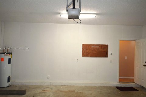 House in Homestead, Florida 4 bedrooms, 216.09 sq.m. № 1971543 - photo 28