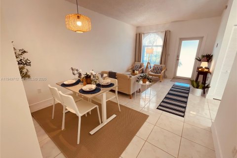 Купить виллу или дом в Хомстед, Флорида 3 спальни, 118.91м2, № 2005432 - фото 9