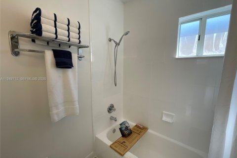 Купить виллу или дом в Хомстед, Флорида 3 спальни, 118.91м2, № 2005432 - фото 24