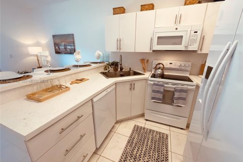 Купить виллу или дом в Хомстед, Флорида 3 спальни, 118.91м2, № 2005432 - фото 12