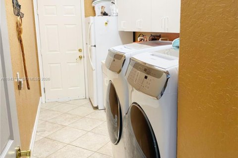 House in Southwest Ranches, Florida 4 bedrooms, 345.5 sq.m. № 2009888 - photo 8