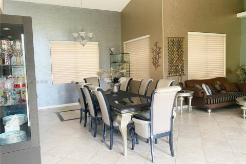 House in Southwest Ranches, Florida 4 bedrooms, 345.5 sq.m. № 2009888 - photo 5