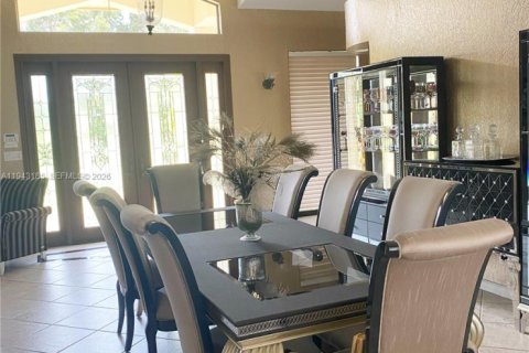 House in Southwest Ranches, Florida 4 bedrooms, 345.5 sq.m. № 2009888 - photo 3