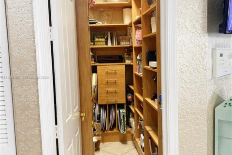 House in Southwest Ranches, Florida 4 bedrooms, 345.5 sq.m. № 2009888 - photo 7