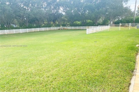 House in Southwest Ranches, Florida 4 bedrooms, 345.5 sq.m. № 2009888 - photo 17