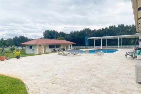 House in Southwest Ranches, Florida 4 bedrooms, 345.5 sq.m. № 2009888 - photo 13