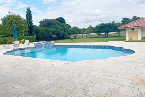 House in Southwest Ranches, Florida 4 bedrooms, 345.5 sq.m. № 2009888 - photo 12