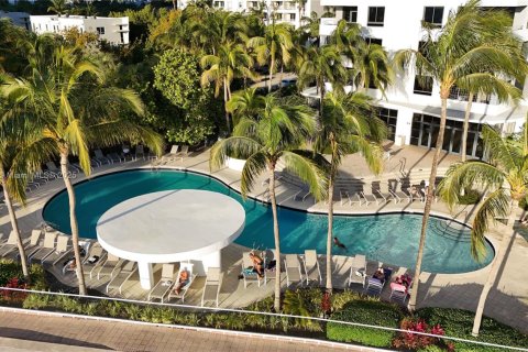 Condominio en venta en Miami Beach, Florida, 1 dormitorio, 74.88 m2 № 1942493 - foto 28