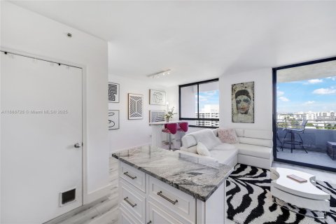 Condominio en venta en Miami Beach, Florida, 1 dormitorio, 74.88 m2 № 1942493 - foto 15
