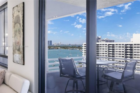 Condominio en venta en Miami Beach, Florida, 1 dormitorio, 74.88 m2 № 1942493 - foto 10