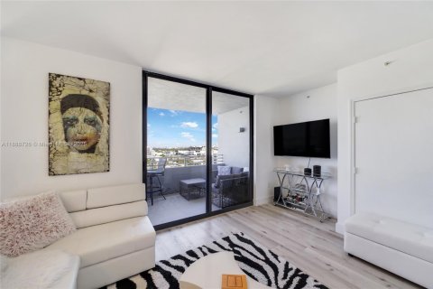Condominio en venta en Miami Beach, Florida, 1 dormitorio, 74.88 m2 № 1942493 - foto 12