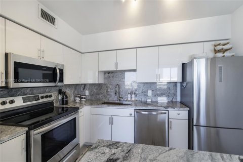 Condominio en venta en Miami Beach, Florida, 1 dormitorio, 74.88 m2 № 1942493 - foto 13