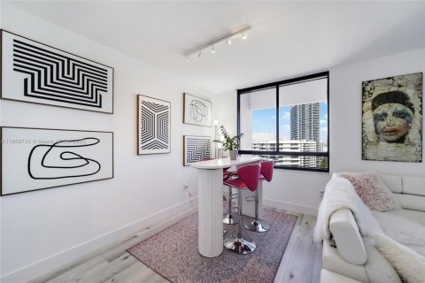 Condominio en venta en Miami Beach, Florida, 1 dormitorio, 74.88 m2 № 1942493 - foto 7