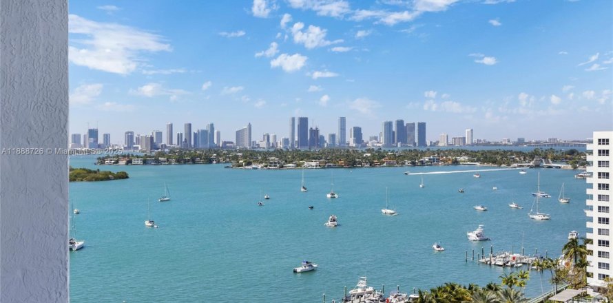 Condominio en Miami Beach, Florida, 1 dormitorio № 1942493