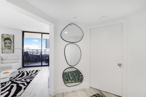 Condominio en venta en Miami Beach, Florida, 1 dormitorio, 74.88 m2 № 1942493 - foto 18