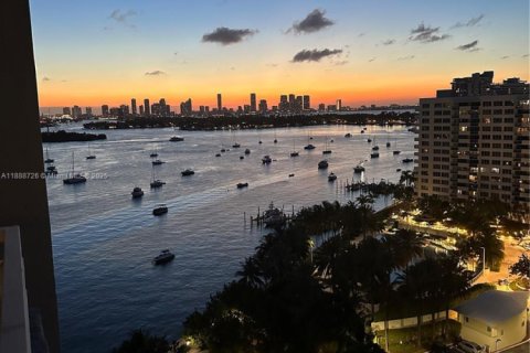 Condominio en venta en Miami Beach, Florida, 1 dormitorio, 74.88 m2 № 1942493 - foto 3