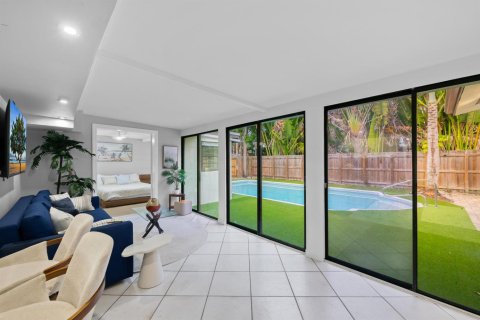 House in Wilton Manors, Florida 5 bedrooms, 178 sq.m. № 2366240 - photo 10