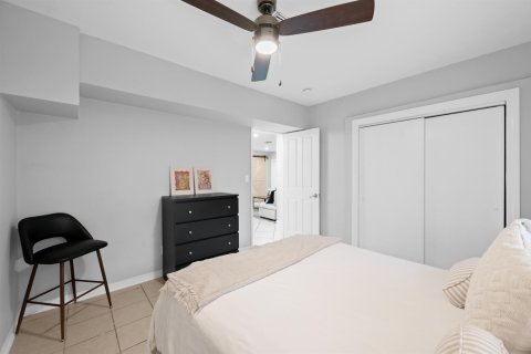 House in Wilton Manors, Florida 5 bedrooms, 178 sq.m. № 2366240 - photo 18