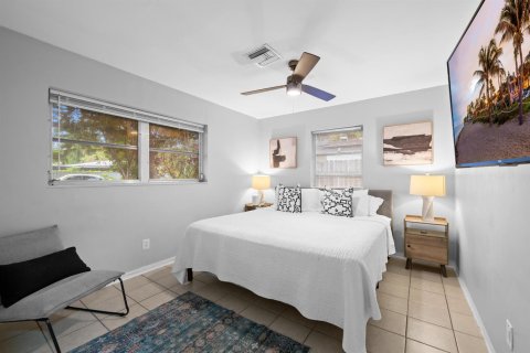 House in Wilton Manors, Florida 5 bedrooms, 178 sq.m. № 2366240 - photo 16