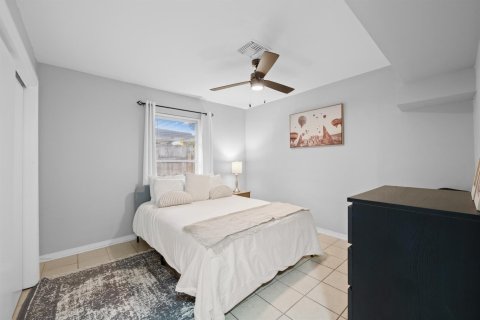 House in Wilton Manors, Florida 5 bedrooms, 178 sq.m. № 2366240 - photo 19