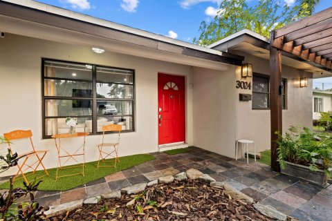 House in Wilton Manors, Florida 5 bedrooms, 178 sq.m. № 2366240 - photo 2