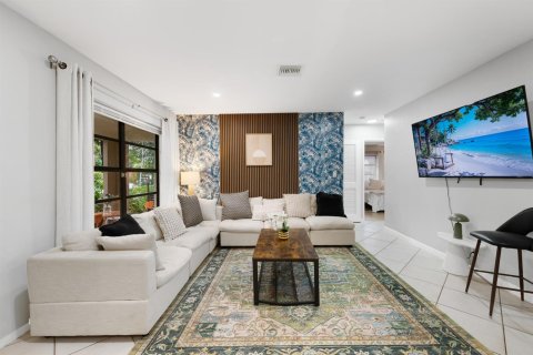 House in Wilton Manors, Florida 5 bedrooms, 178 sq.m. № 2366240 - photo 4