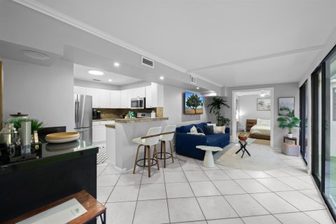 House in Wilton Manors, Florida 5 bedrooms, 178 sq.m. № 2366240 - photo 11