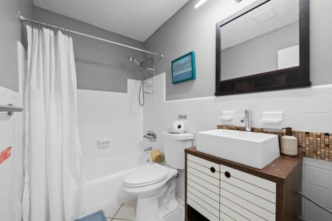 House in Wilton Manors, Florida 5 bedrooms, 178 sq.m. № 2366240 - photo 17