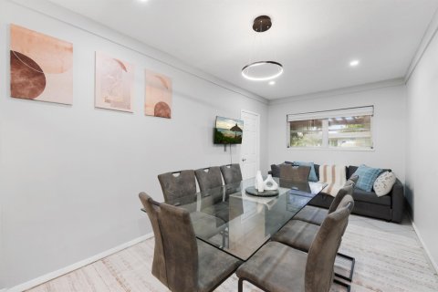 House in Wilton Manors, Florida 5 bedrooms, 178 sq.m. № 2366240 - photo 14