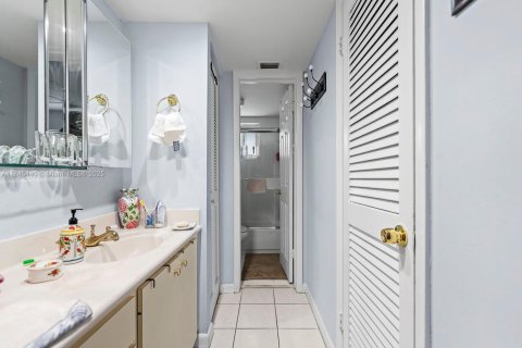 Купить кондоминиум в Майами, Флорида 1 спальня, 65.22м2, № 1841084 - фото 17