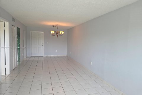 Condo in Miami, Florida, 1 bedroom  № 1841084 - photo 19