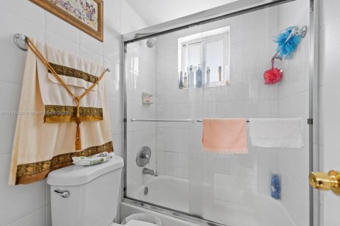 Купить кондоминиум в Майами, Флорида 1 спальня, 65.22м2, № 1841084 - фото 18