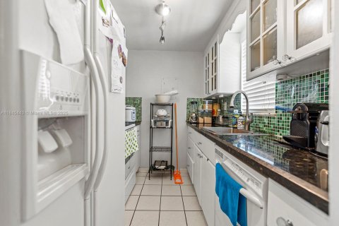Купить кондоминиум в Майами, Флорида 1 спальня, 65.22м2, № 1841084 - фото 13