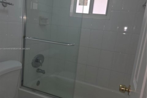 Condo in Miami, Florida, 1 bedroom  № 1841084 - photo 20