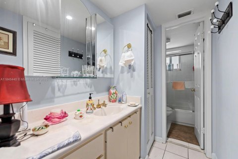 Купить кондоминиум в Майами, Флорида 1 спальня, 65.22м2, № 1841084 - фото 6