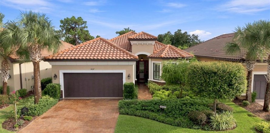 House in Tampa, Florida 3 bedrooms, 225.47 sq.m. № 2395884
