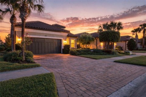 House in Tampa, Florida 3 bedrooms, 225.47 sq.m. № 2395884 - photo 2