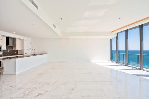 Copropriété à louer à Sunny Isles Beach, Floride: 2 chambres, 192.31 m2 № 1936470 - photo 4