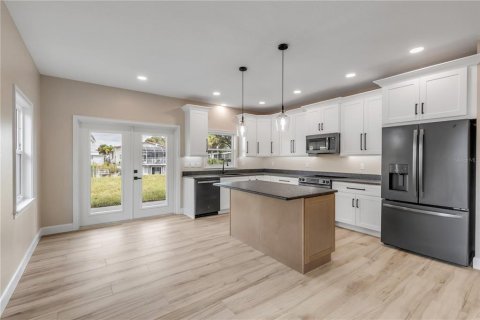 Casa en venta en Oak Hill, Florida, 3 dormitorios, 171.22 m2 № 2324612 - foto 15