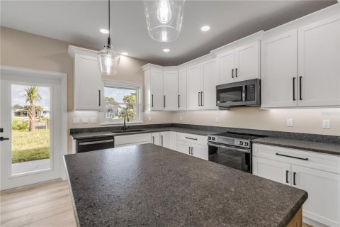 Casa en venta en Oak Hill, Florida, 3 dormitorios, 171.22 m2 № 2324612 - foto 17