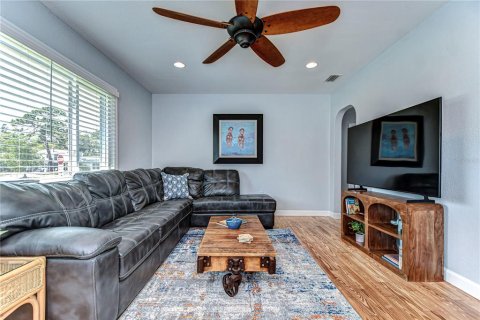 House in Gulfport, Florida 2 bedrooms, 80.27 sq.m. № 1511670 - photo 6