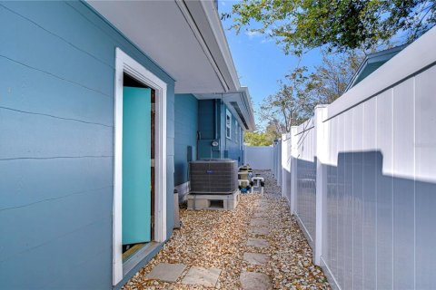 House in Gulfport, Florida 2 bedrooms, 80.27 sq.m. № 1511670 - photo 21