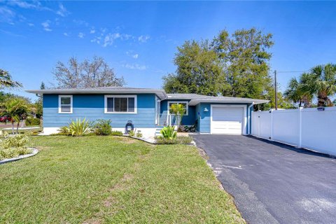 House in Gulfport, Florida 2 bedrooms, 80.27 sq.m. № 1511670 - photo 2