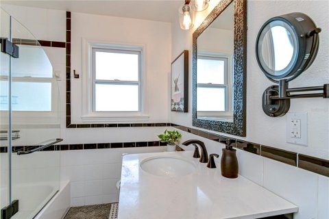 House in Gulfport, Florida 2 bedrooms, 80.27 sq.m. № 1511670 - photo 12