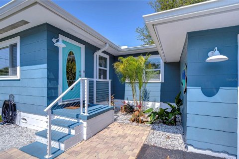 House in Gulfport, Florida 2 bedrooms, 80.27 sq.m. № 1511670 - photo 3