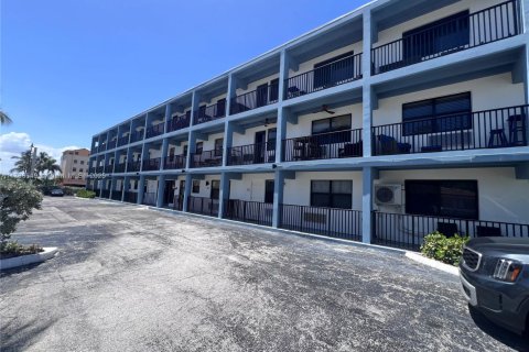 Condo in Hollywood, Florida, 1 bedroom  № 1764565 - photo 18